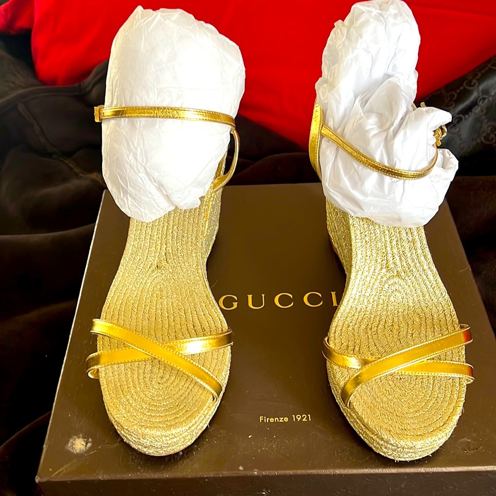 Gucci gold wedges size 39.5